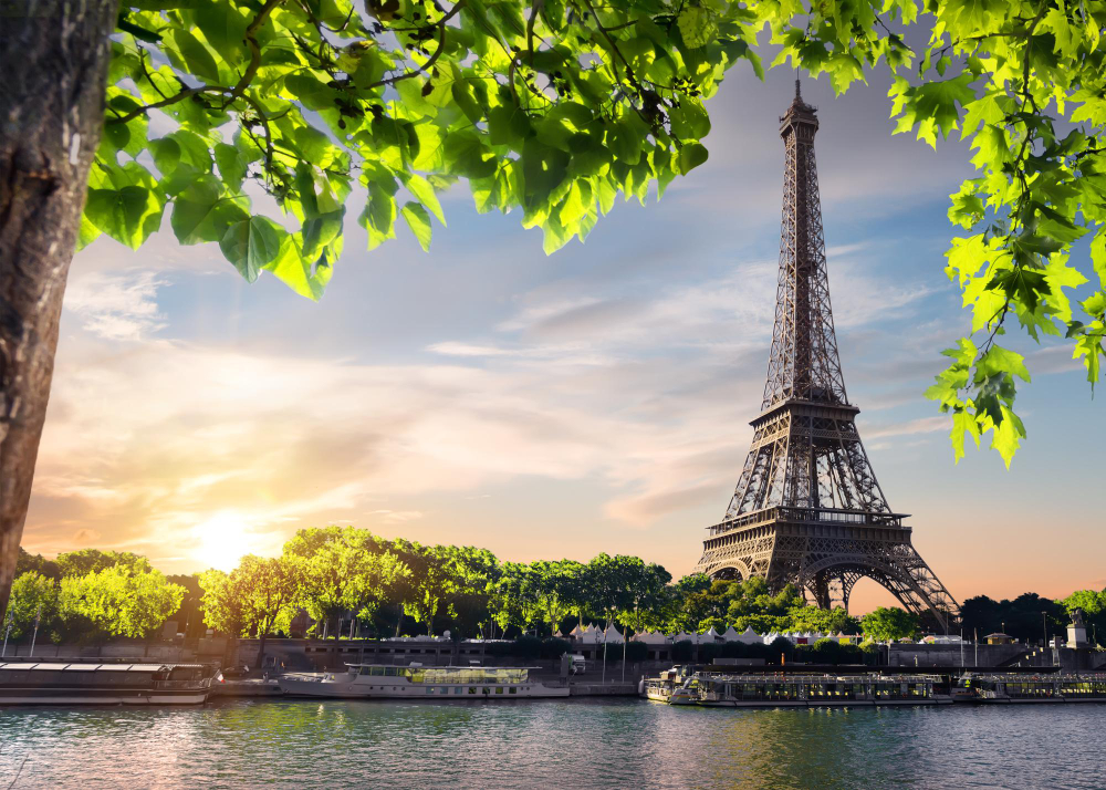 Descoperă Parisul autentic: Ghidul tău pentru orașul luminilor