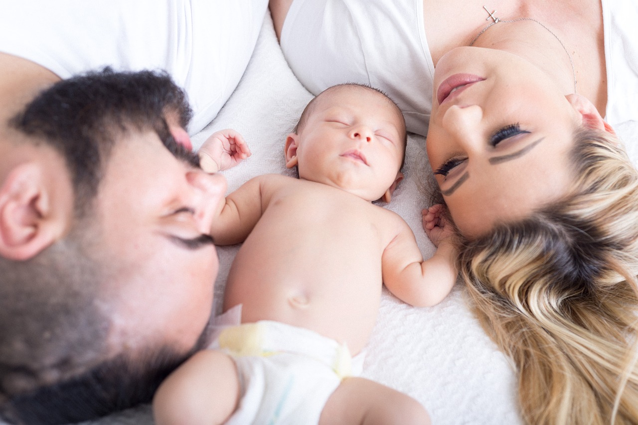 Sfaturi pentru părinți: Îngrijirea micuțului în primele 6 luni