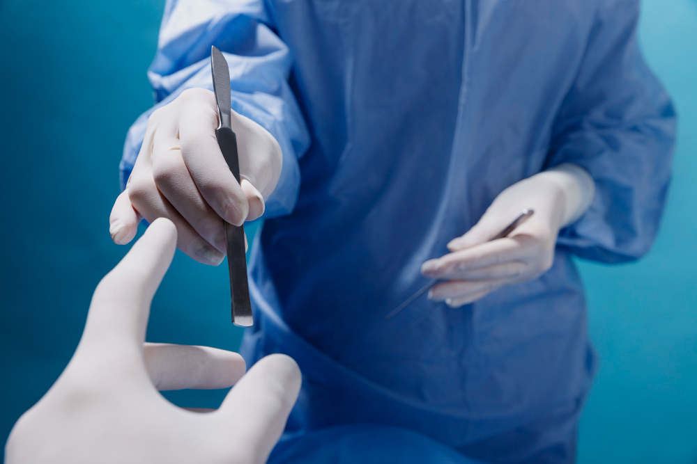 Artroscopia: Revoluție în chirurgia minim invazivă